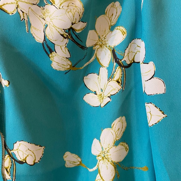 LOFT Flowy Floral Blouse Size Small Petite - Picture 4 of 6